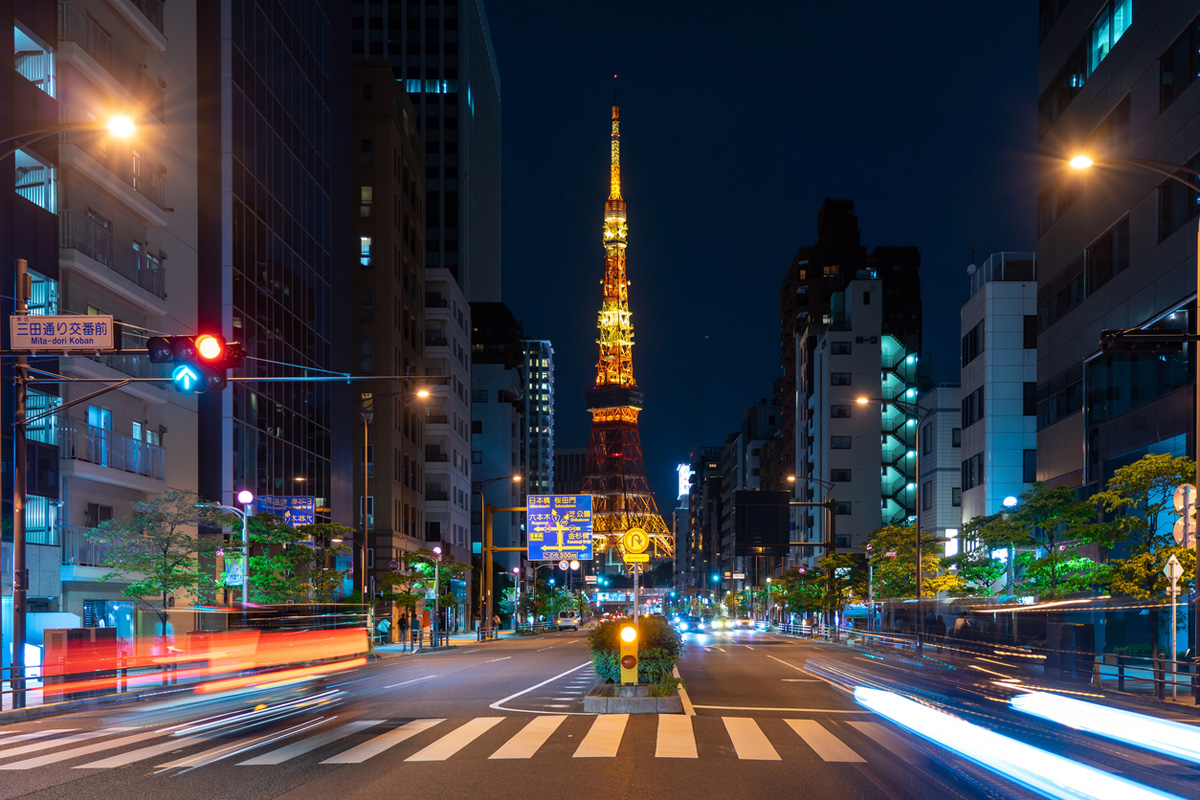 夜ドライブに新たなパートナー！ 夜景が映えるドライブレコーダーと一緒に