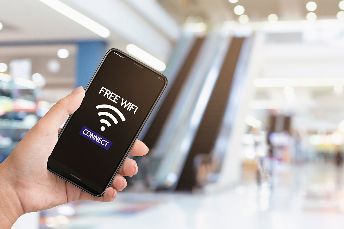新幹線でフリーWi-Fi、街なかで無線LAN、増えるWi-Fiスポットとバッテリーの関係！